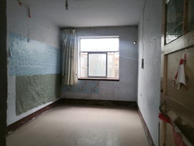 諸城市紡織廠家屬院 紡織小區(qū) 多層住宅2室1廳1衛(wèi)45平方米簡單裝修27萬元 諸城二手房出售信息